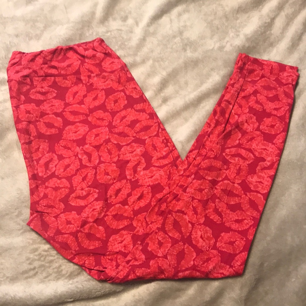 *RARE* Lularoe TC lips leggings